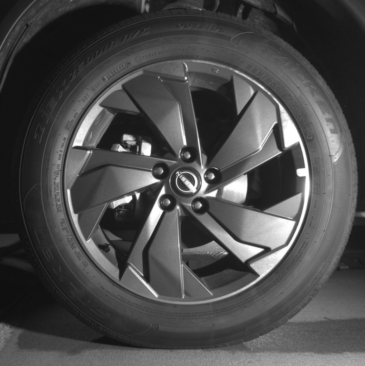 Used 2025 Nissan Rogue SV FWD image 12