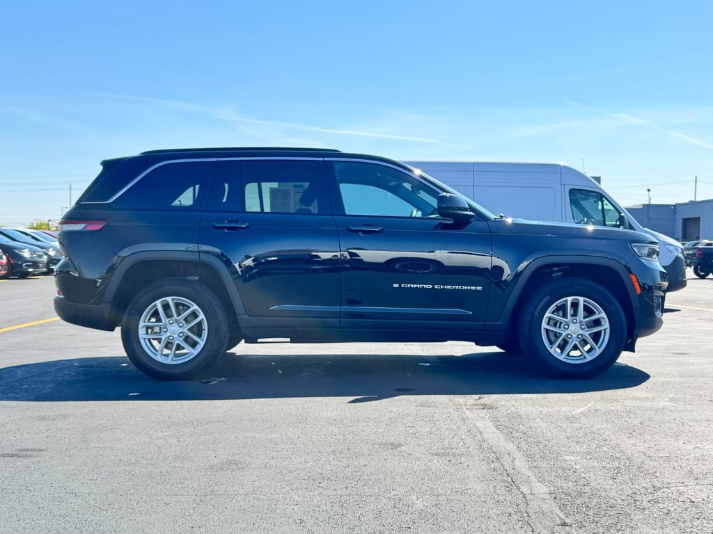 Used 2024 Jeep Grand Cherokee Laredo X image 8