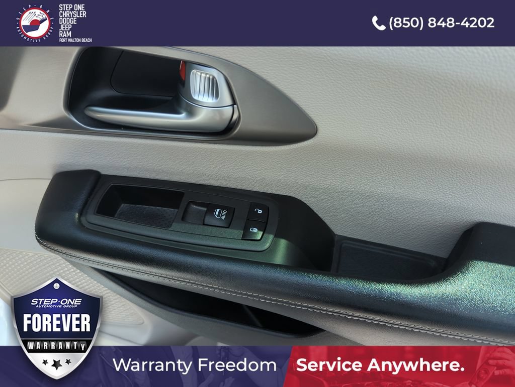 Used 2022 Chrysler Pacifica Touring-L FWD image 33