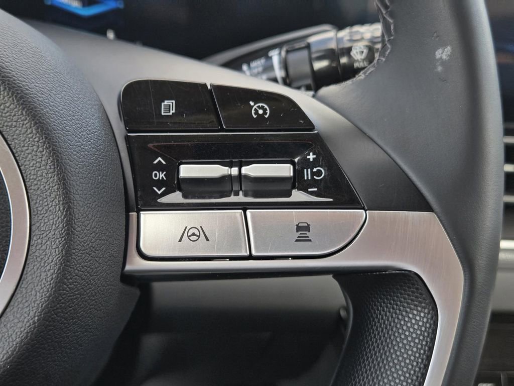 Used 2023 Hyundai Elantra Limited FWD image 11