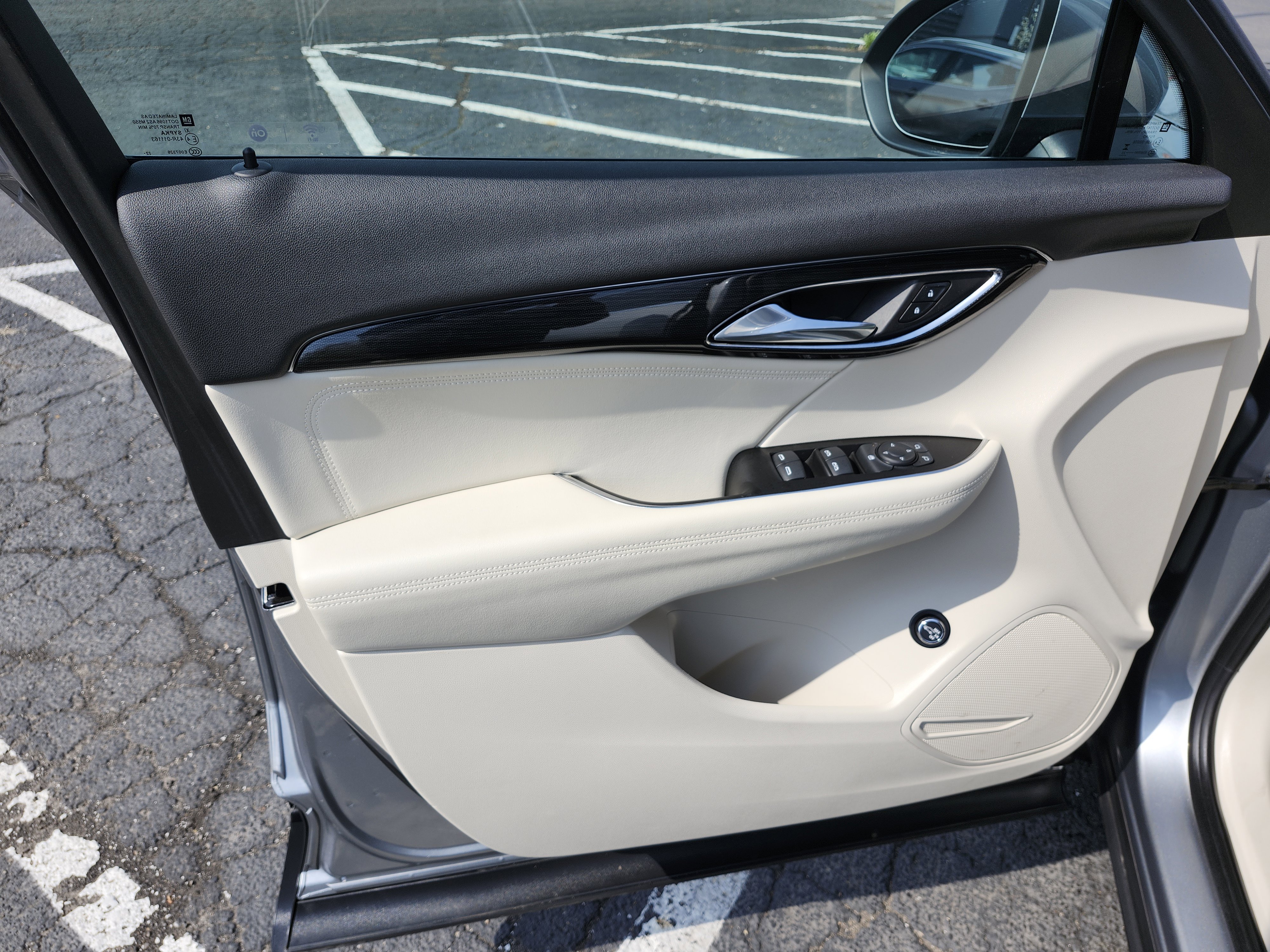 Used 2023 Buick Envision Preferred image 29