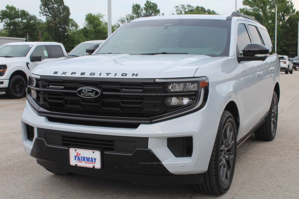 New 2025 Ford Expedition Platinum w/ Stealth Performance Package AWD/4WD image 3