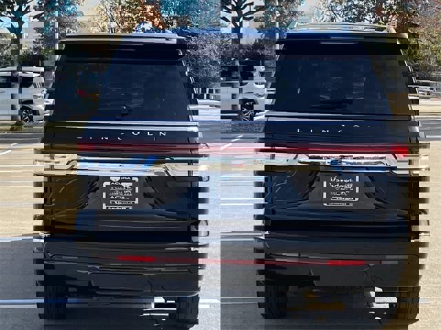 Used 2022 Lincoln Navigator Reserve image 5