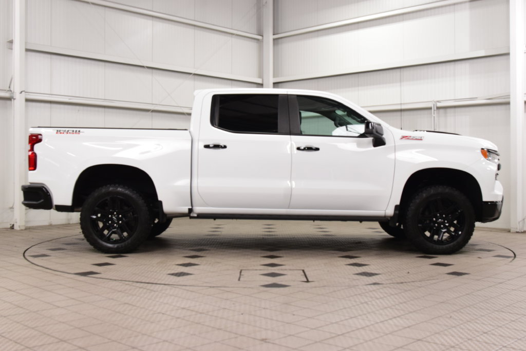 Used 2024 Chevrolet Silverado 1500 LT Trail Boss w/ Convenience Package II AWD/4WD image 9