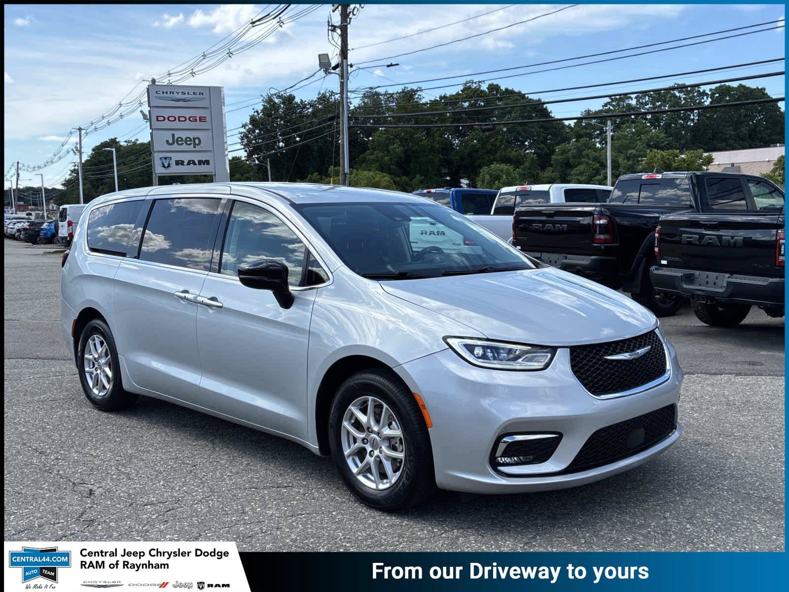 Certified 2024 Chrysler Pacifica Touring-L FWD image 1