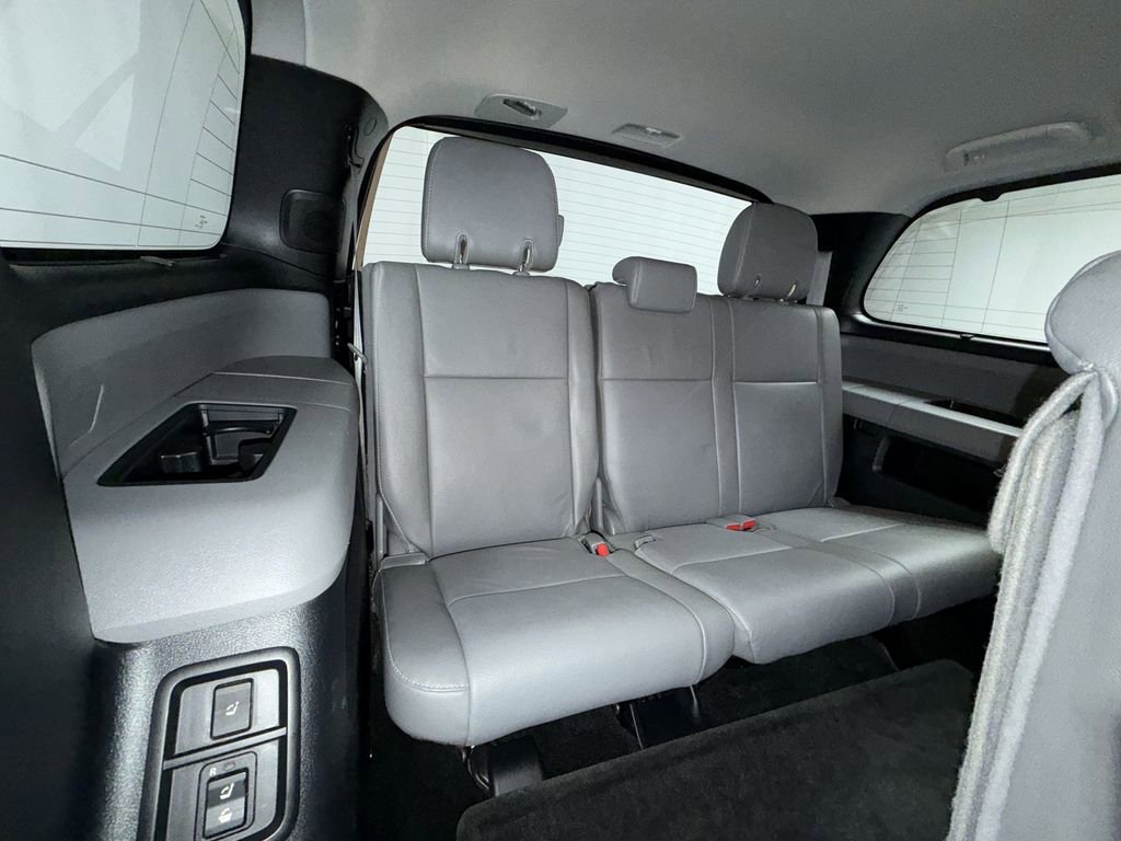 Used 2018 Toyota Sequoia Limited w/ Safety & Convenience Package AWD/4WD image 19