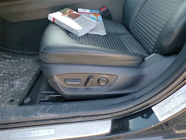 Used 2024 Toyota Camry SE image 12