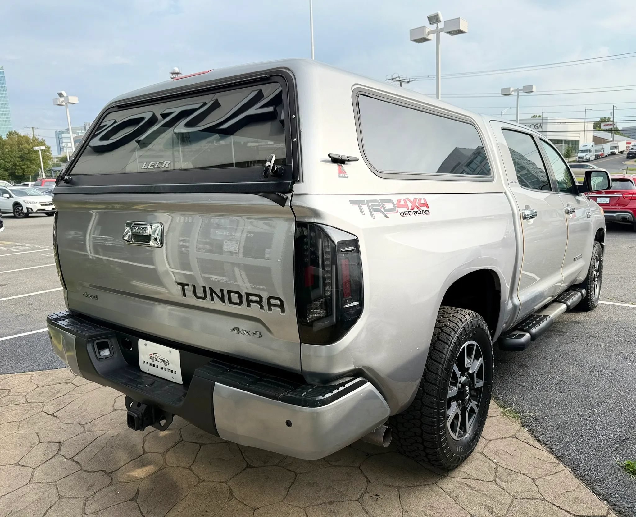 Used 2017 Toyota Tundra Limited w/ Limited Premium Package AWD/4WD image 5