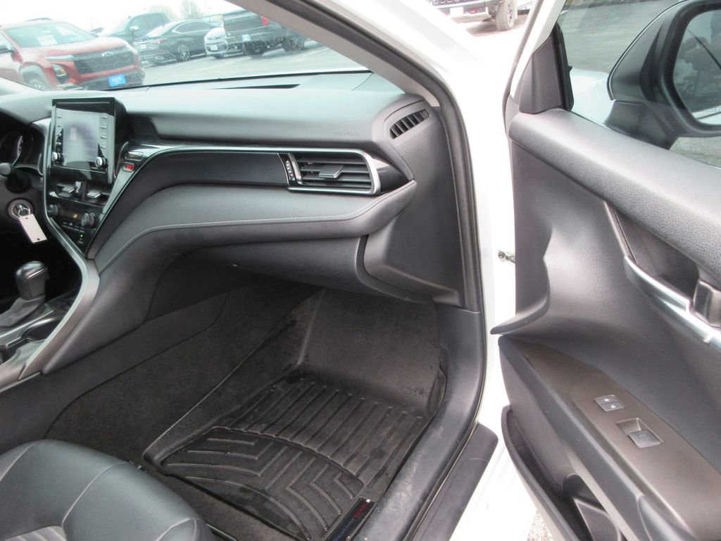 Used 2021 Toyota Camry SE image 18