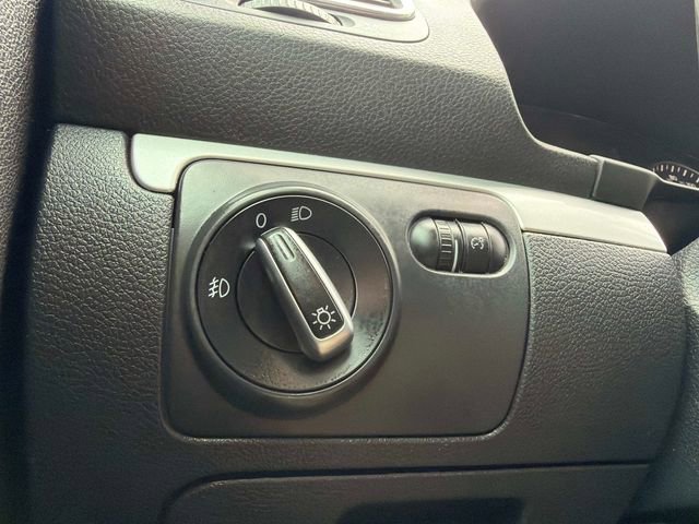 Used 2013 Volkswagen Eos Komfort FWD image 22