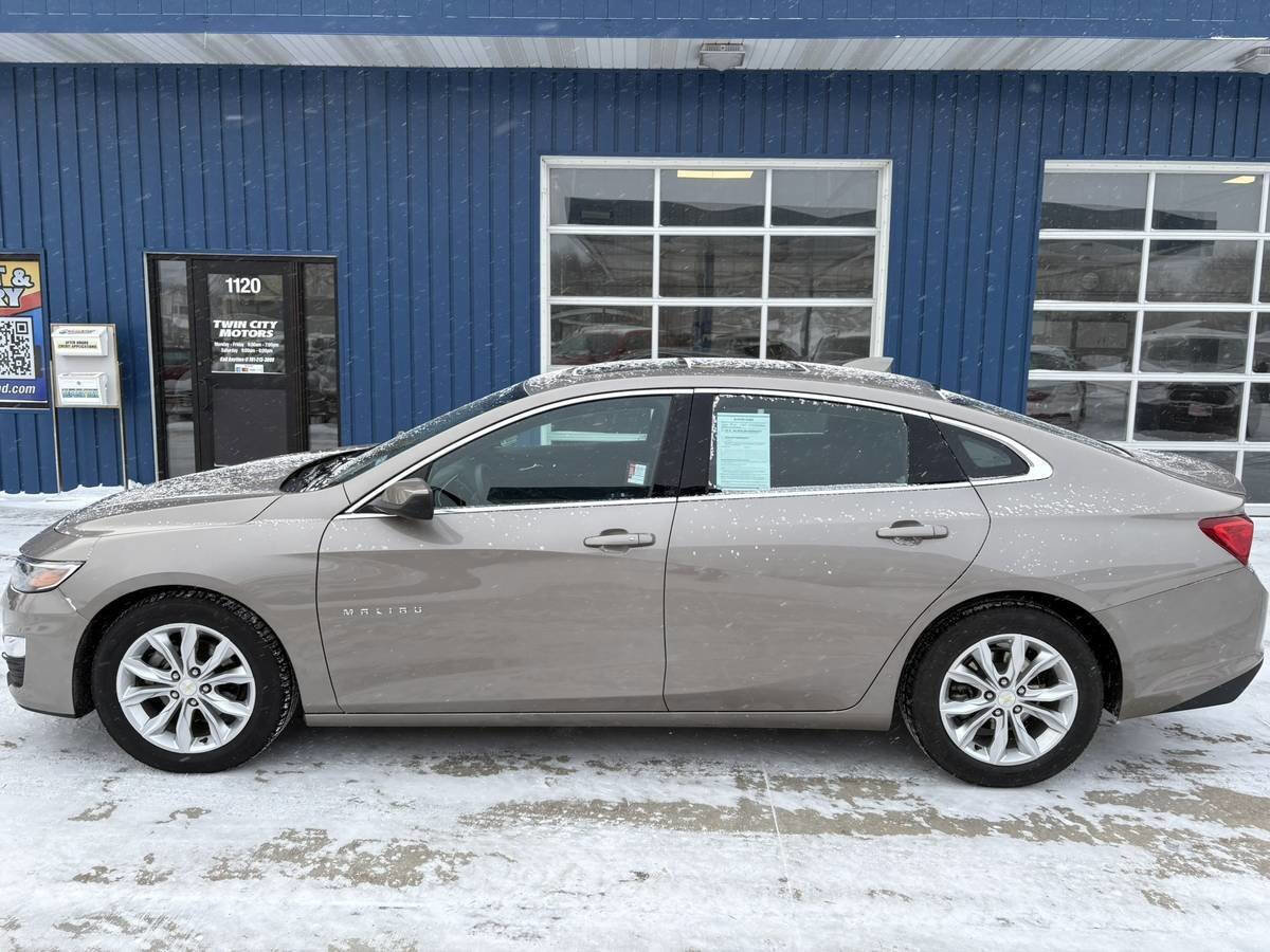 Used 2023 Chevrolet Malibu LT image 1
