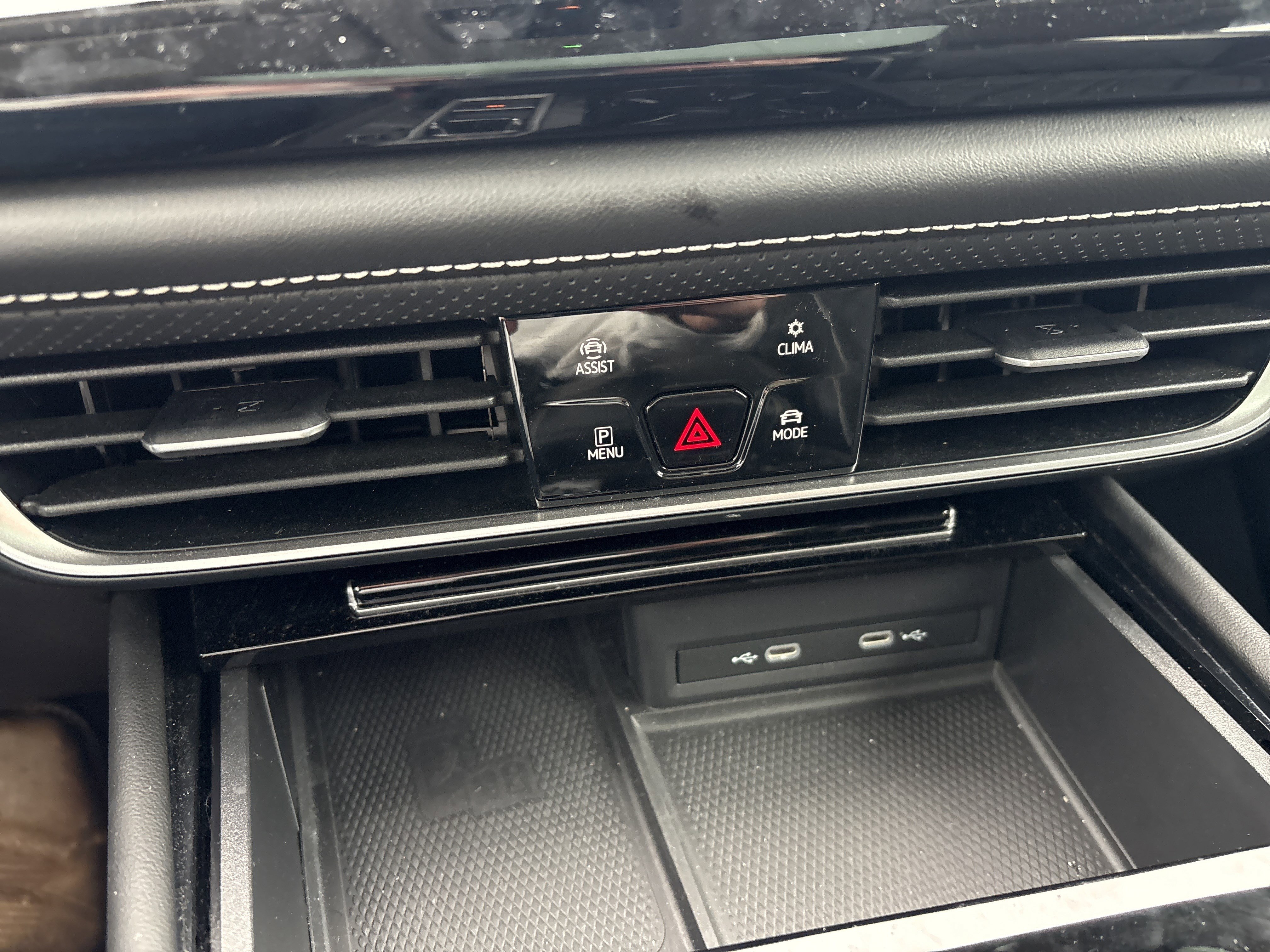 Certified 2024 Volkswagen Atlas SEL Premium R-Line image 33