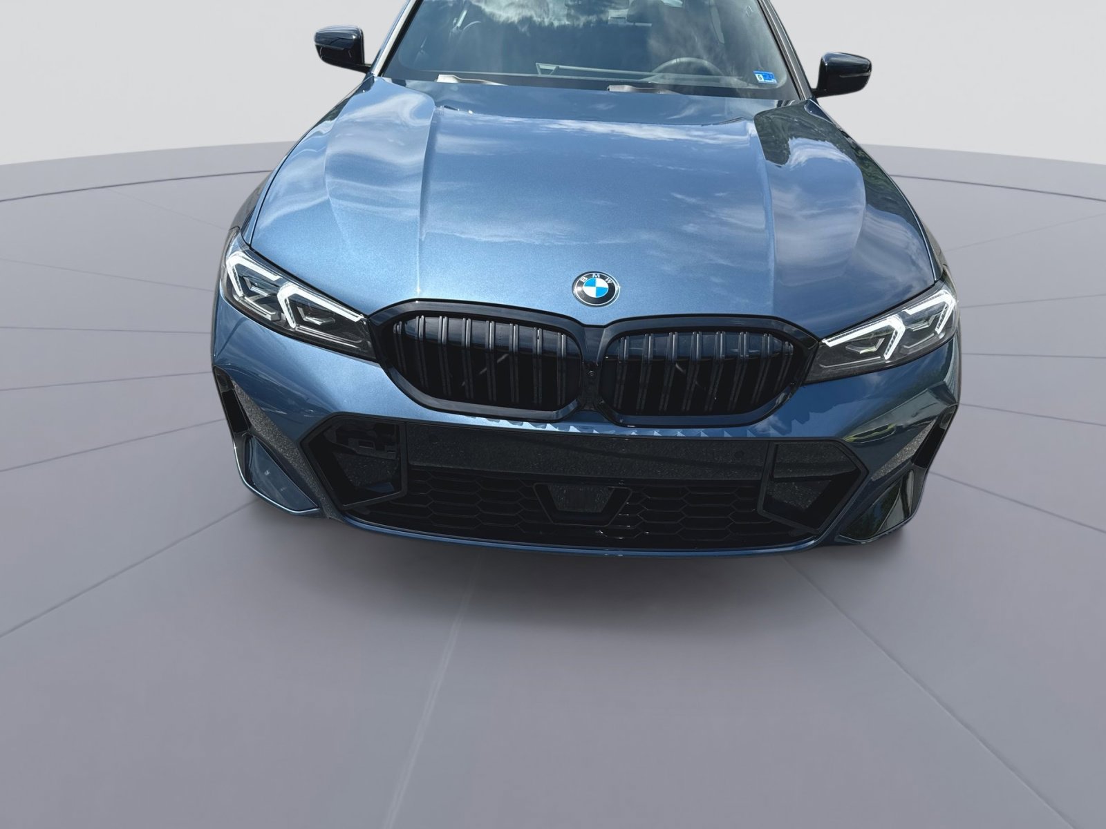 New 2026 BMW 330i xDrive Sedan w/ M Sport Package AWD/4WD image 4