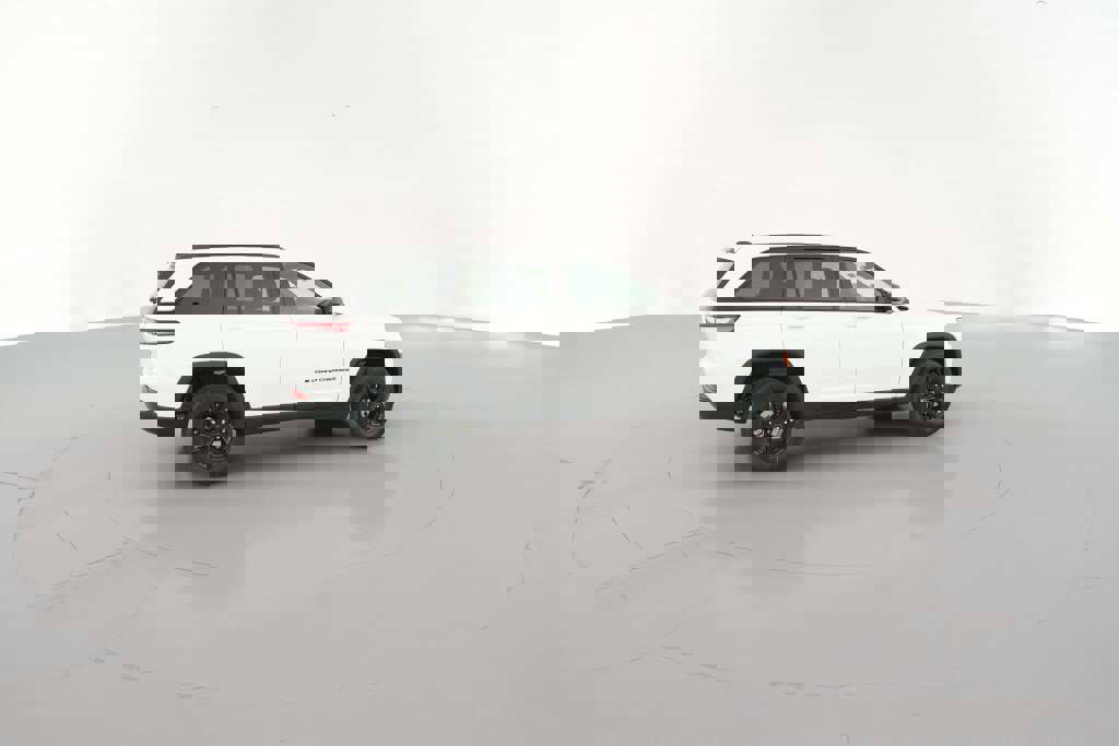 New 2025 Jeep Grand Cherokee Altitude image 13