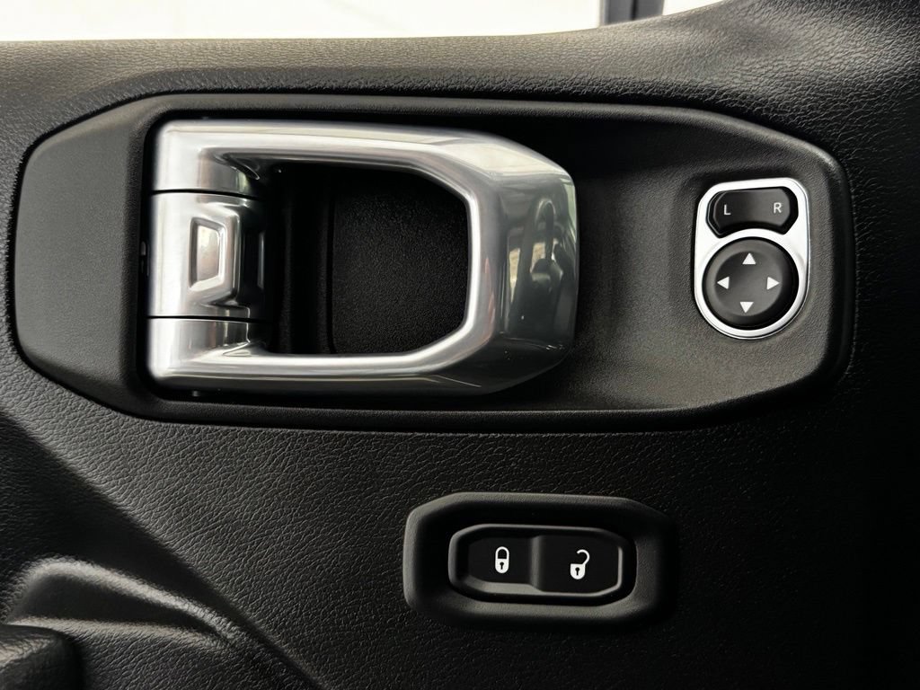 Used 2024 Jeep Gladiator Sport AWD/4WD image 12
