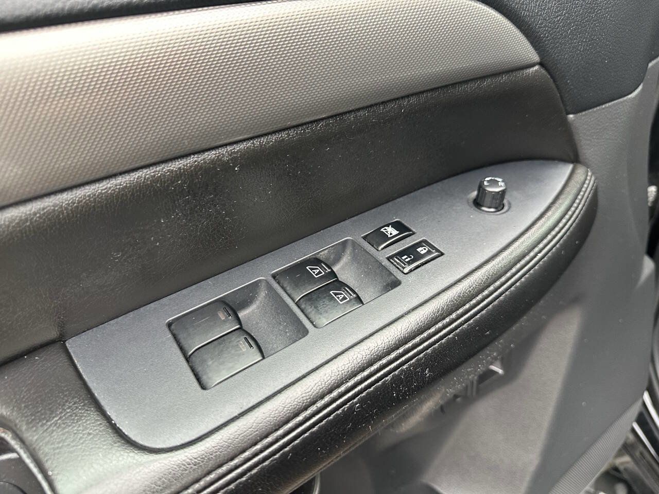 Used 2012 Nissan Armada SV image 19