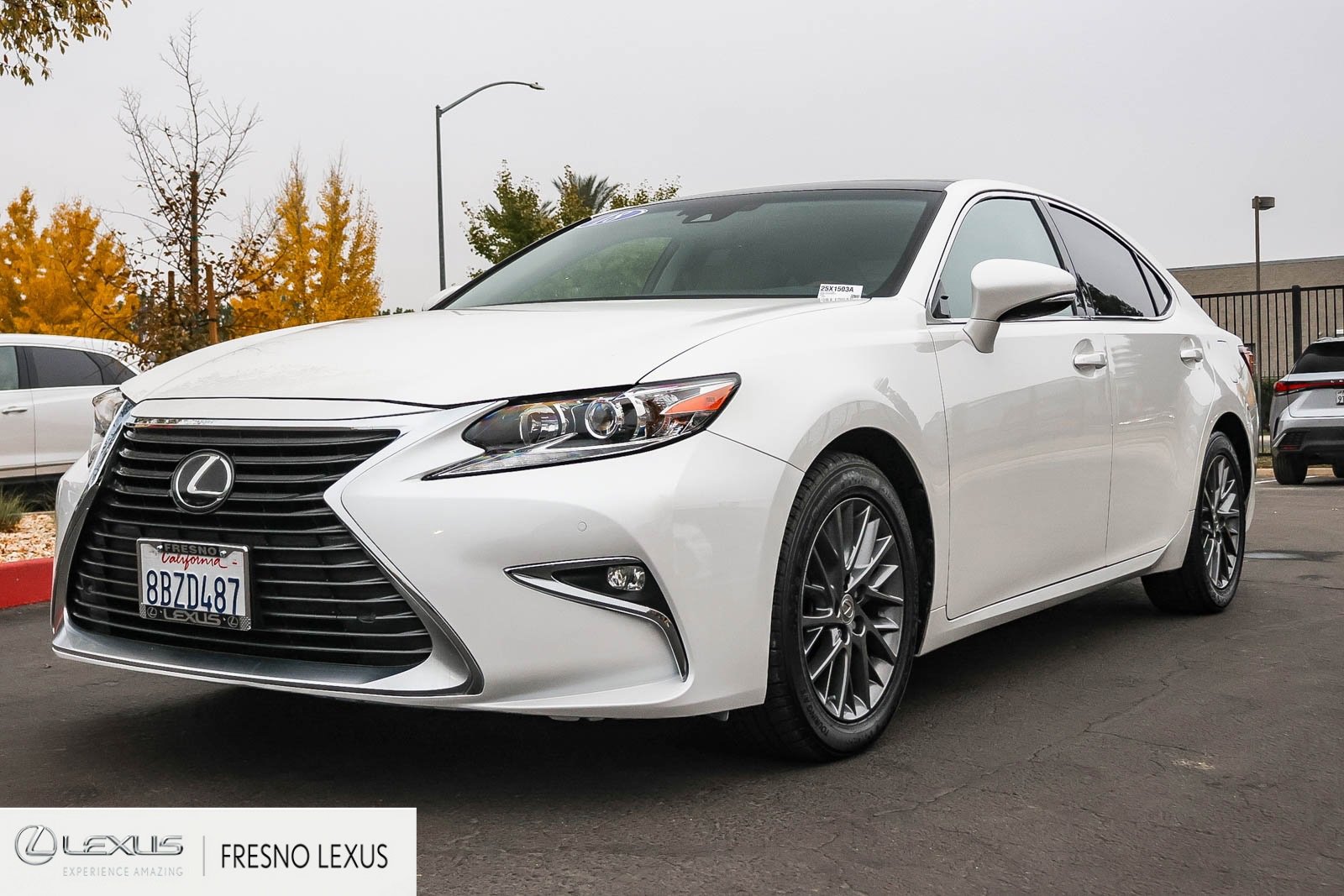 Used 2018 Lexus ES 350 w/ Navigation System Package image 3