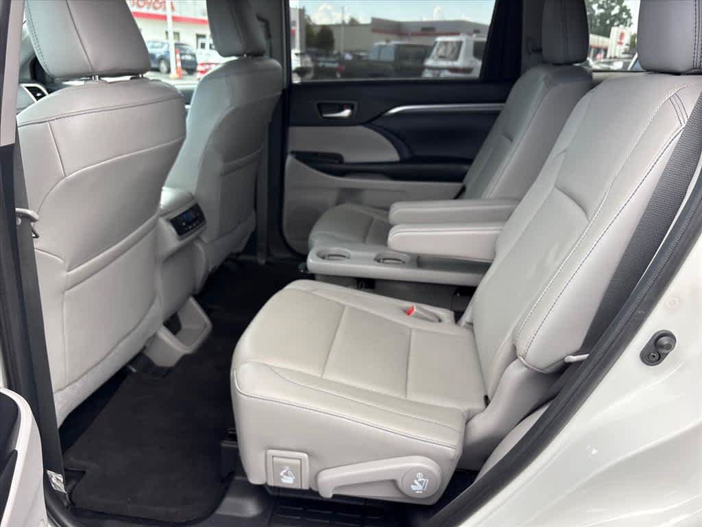 Used 2019 Toyota Highlander Limited AWD/4WD image 7
