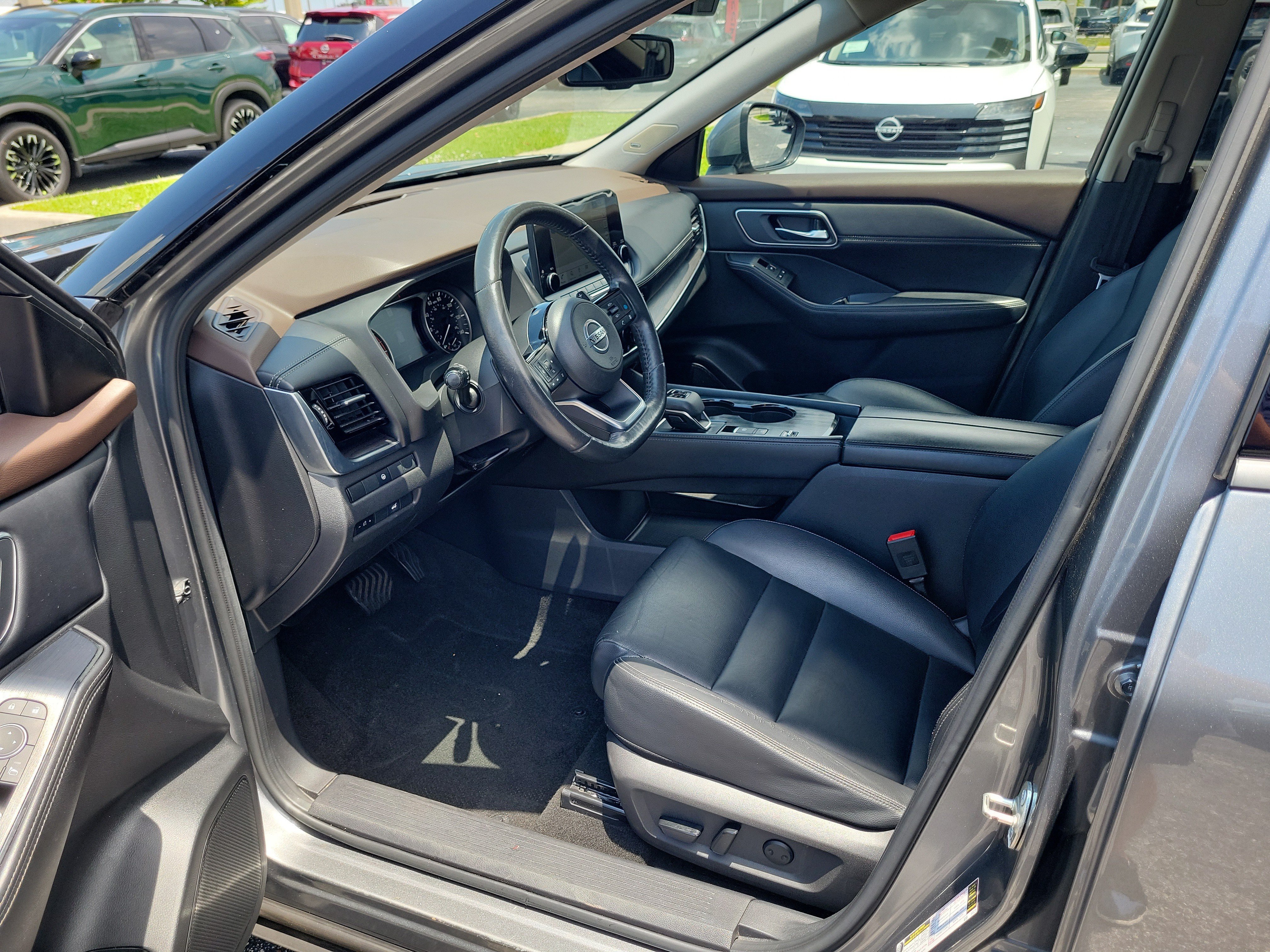 Certified 2021 Nissan Rogue SL w/ Premium Package FWD image 12