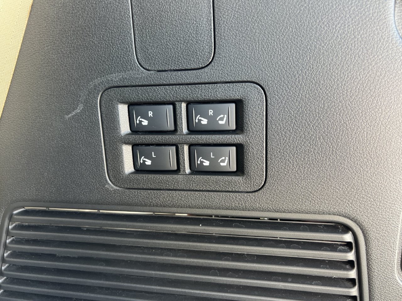 Used 2026 Nissan Armada Platinum RWD image 24