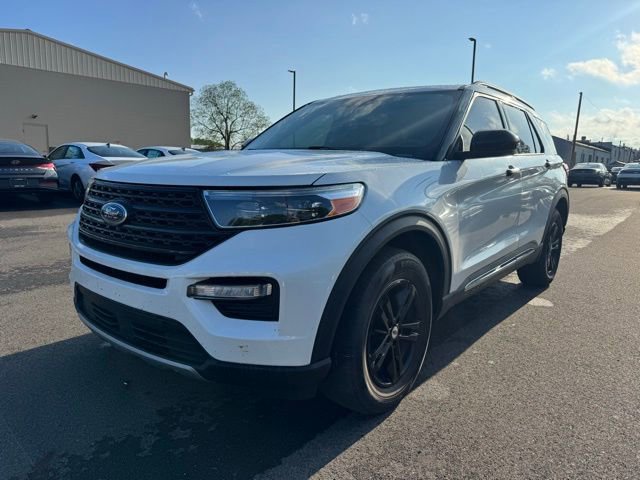 Used 2021 Ford Explorer XLT w/ Equipment Group 202A AWD/4WD image 2