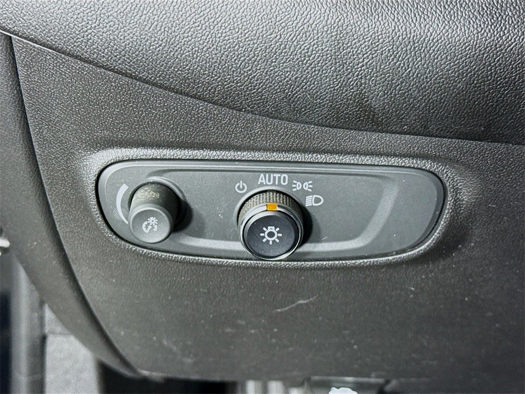 Used 2023 Chevrolet Equinox LS w/ LS Convenience Package image 17