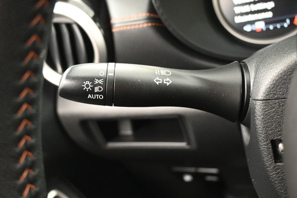 Used 2022 Nissan Versa SR w/ Convenience Package image 19