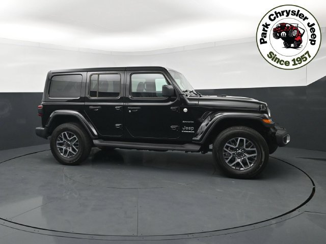 Used 2024 Jeep Wrangler Unlimited Sahara w/ Technology Group AWD/4WD image 1