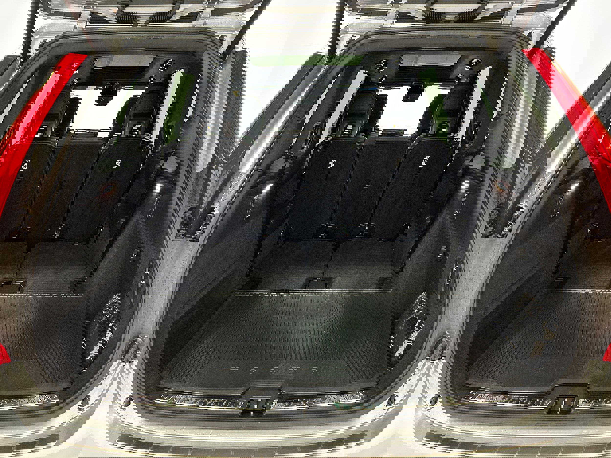 Used 2019 Volvo XC90 T6 R-Design w/ Advanced Package image 34