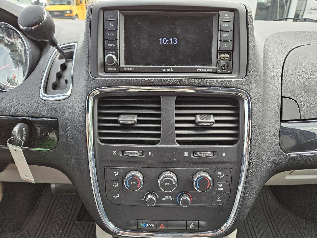 Used 2019 Dodge Grand Caravan SXT FWD image 39