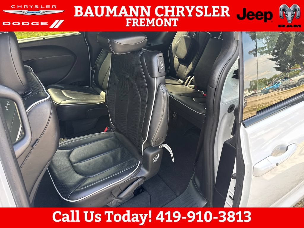 Used 2025 Chrysler Pacifica Limited FWD image 25