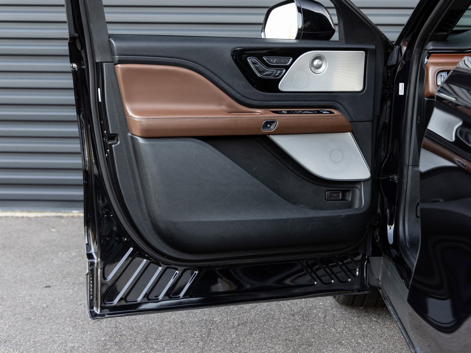 Used 2020 Lincoln Aviator Reserve w/ Equipment Group 202A image 16