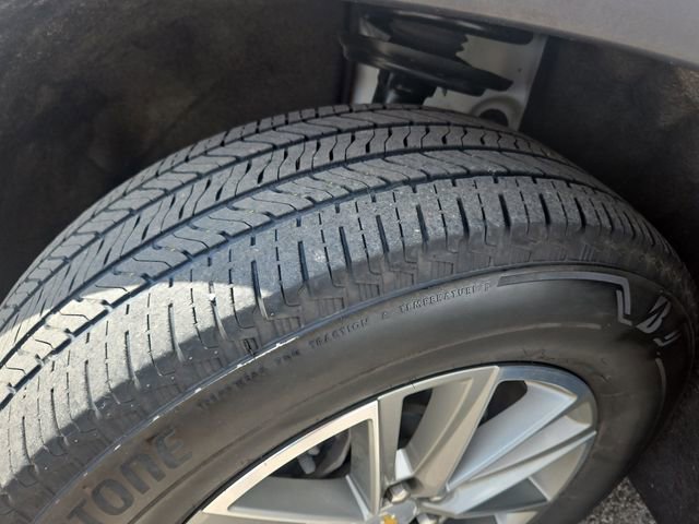 Used 2023 Chevrolet Traverse LT image 28