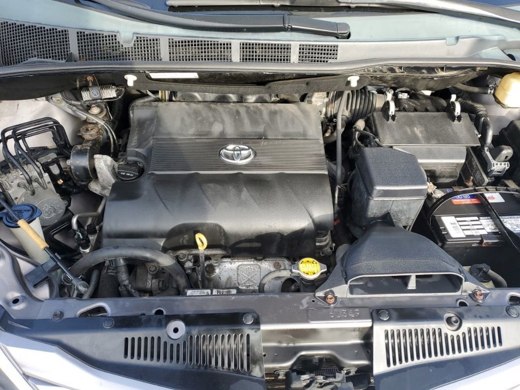 Used 2015 Toyota Sienna XLE image 10