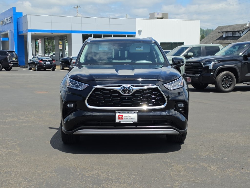 Certified 2024 Toyota Highlander Platinum AWD/4WD image 3