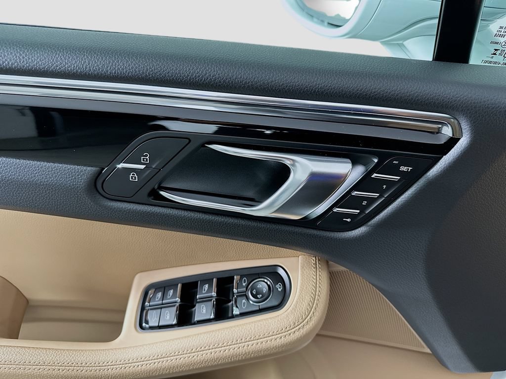 Certified 2026 Porsche Macan AWD/4WD image 20