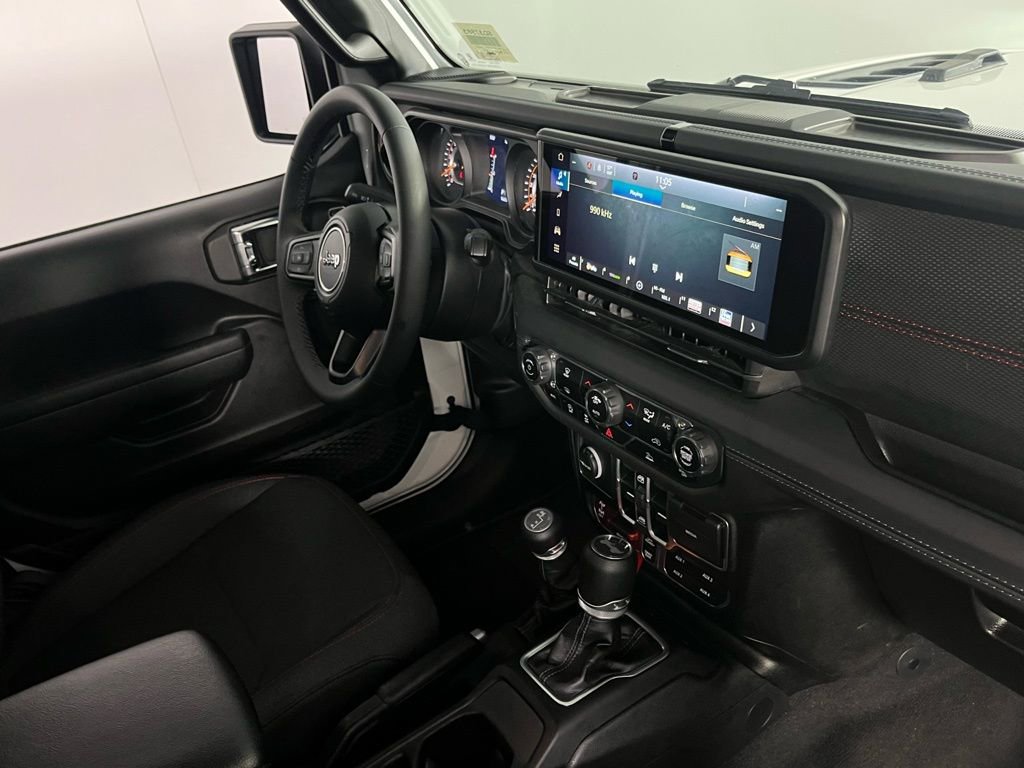 Used 2025 Jeep Wrangler Unlimited Rubicon image 32