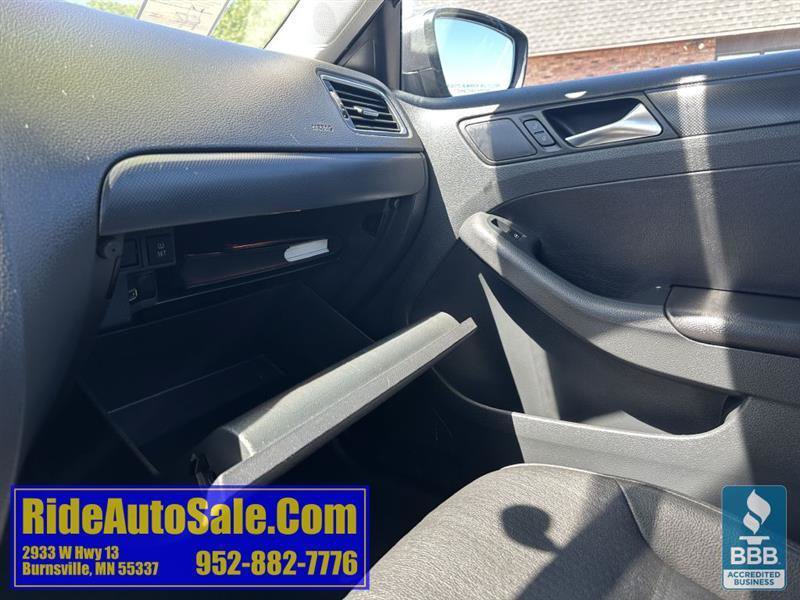 Used 2011 Volkswagen Jetta SE FWD image 35