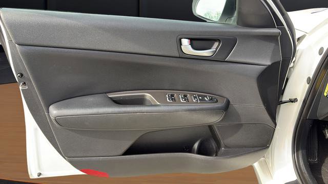 Used 2017 Kia Optima Premium image 23