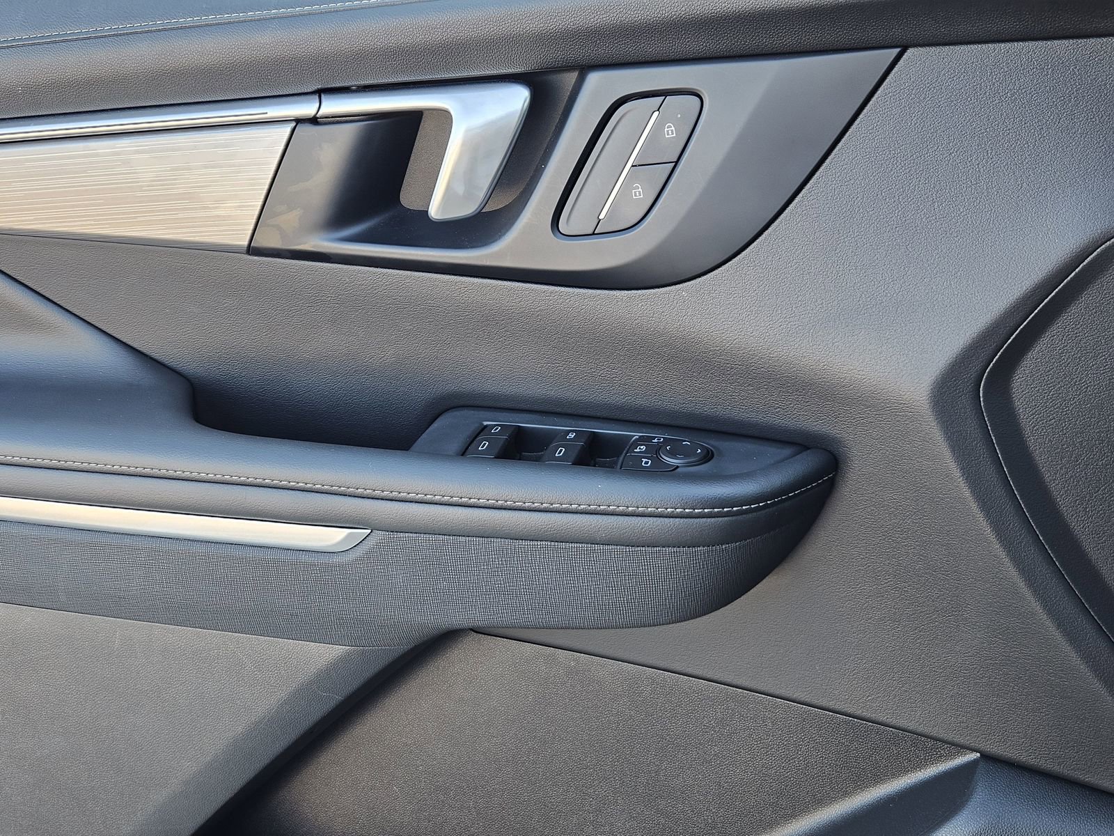 Used 2025 Buick Enclave Preferred image 31