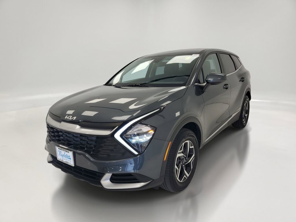 Used 2023 Kia Sportage LX image 3