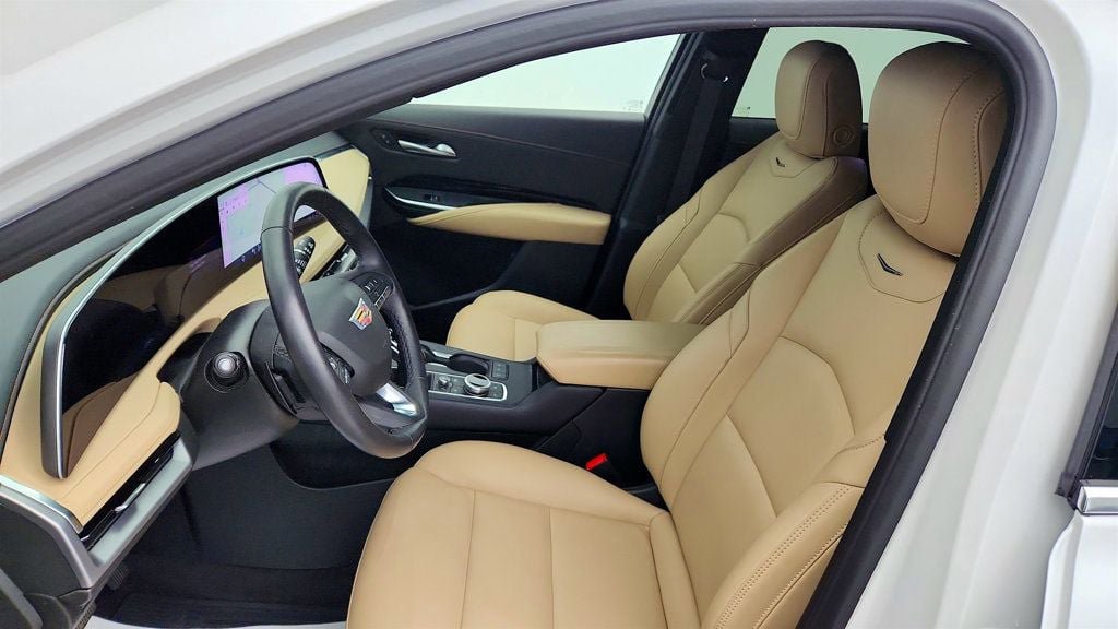 Used 2024 Cadillac XT4 Luxury w/ Cold Weather Package FWD image 20