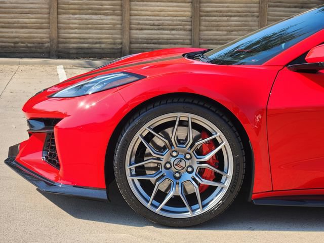 Used 2024 Chevrolet Corvette Z06 RWD image 15