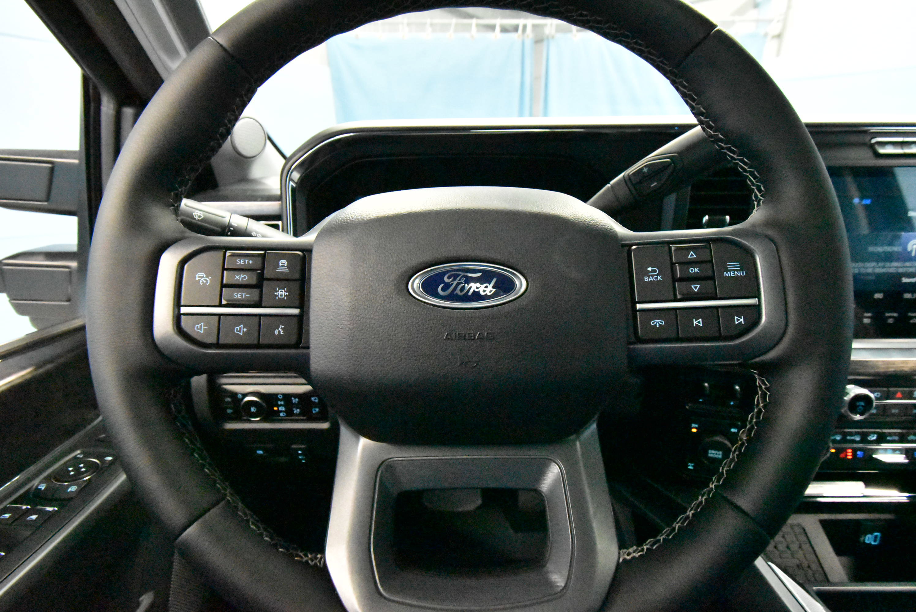 New 2025 Ford F350 Lariat w/ Lariat Ultimate Package image 9