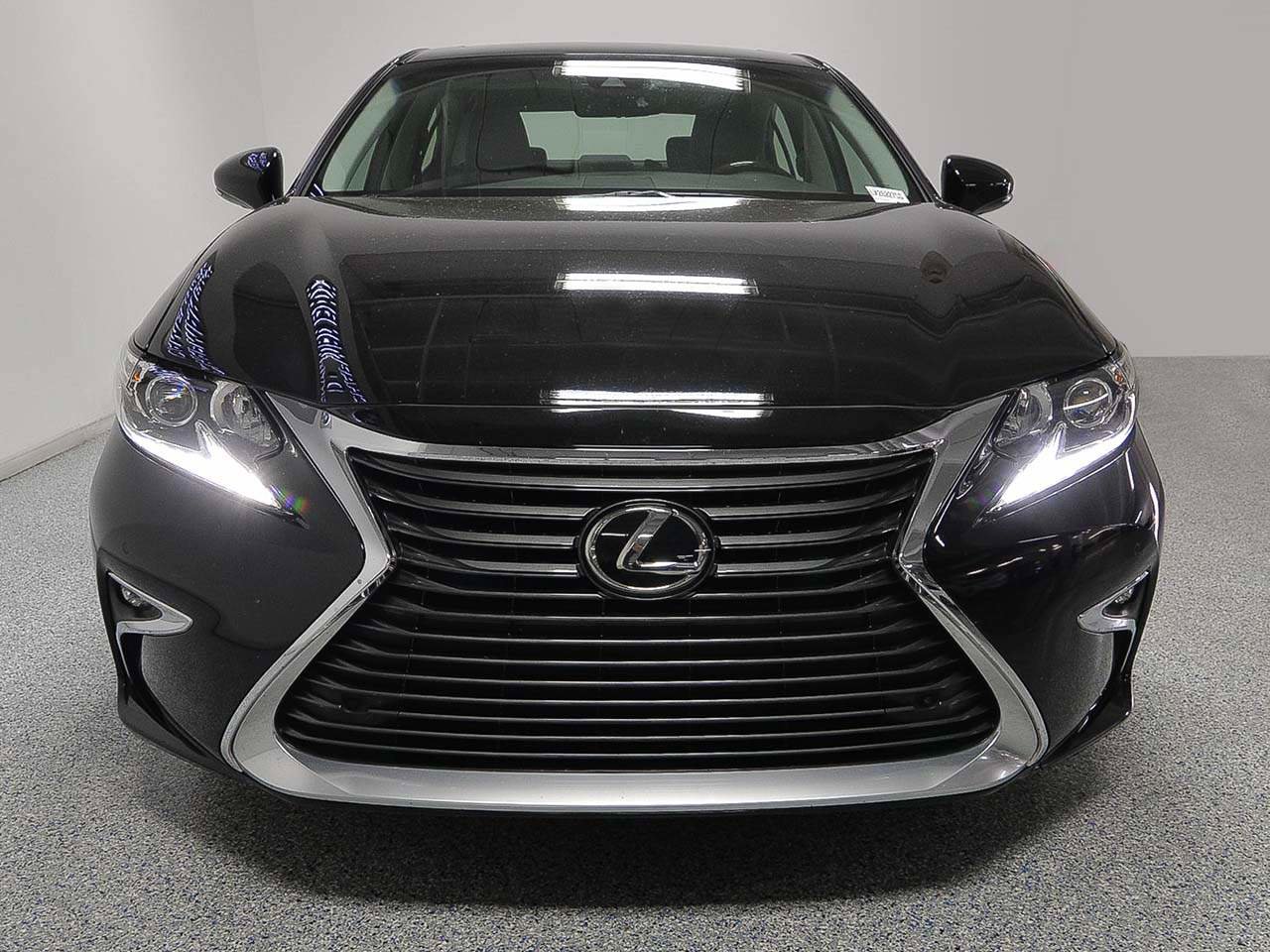 Used 2018 Lexus ES 350 w/ Premier Package image 2