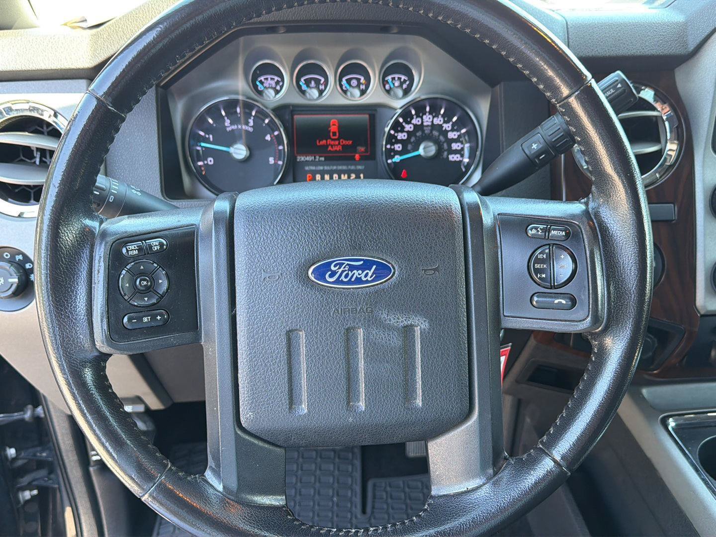 Used 2015 Ford F250 Lariat w/ Lariat Interior Package AWD/4WD image 19