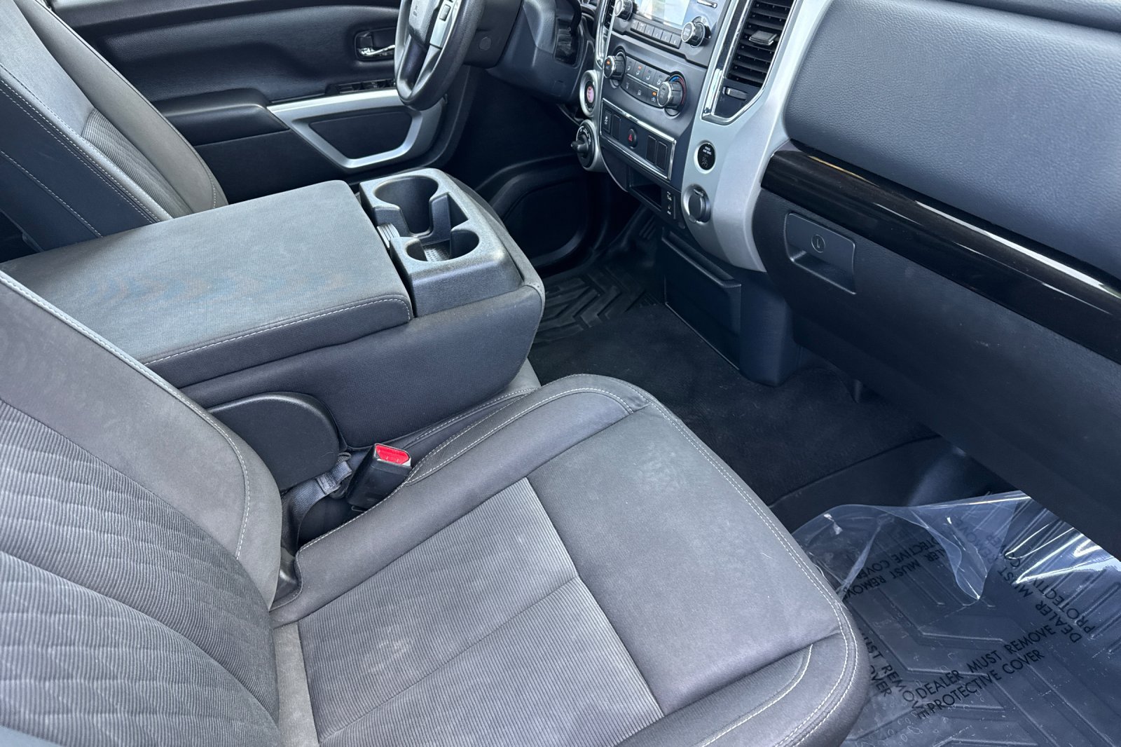 Used 2017 Nissan Titan SV AWD/4WD image 15