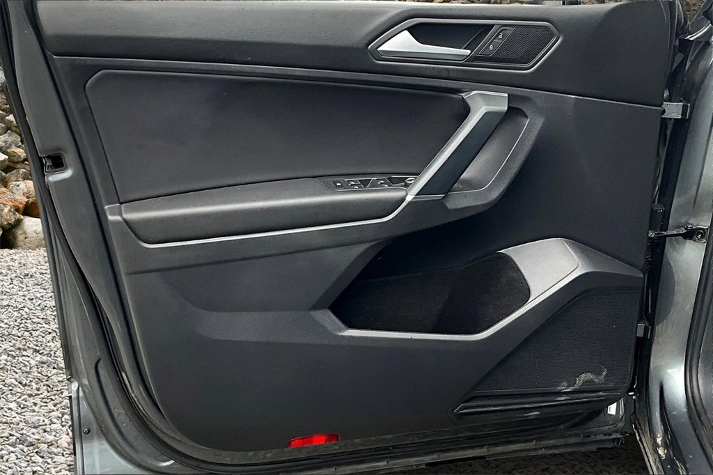 Used 2020 Volkswagen Tiguan SE R-Line image 19