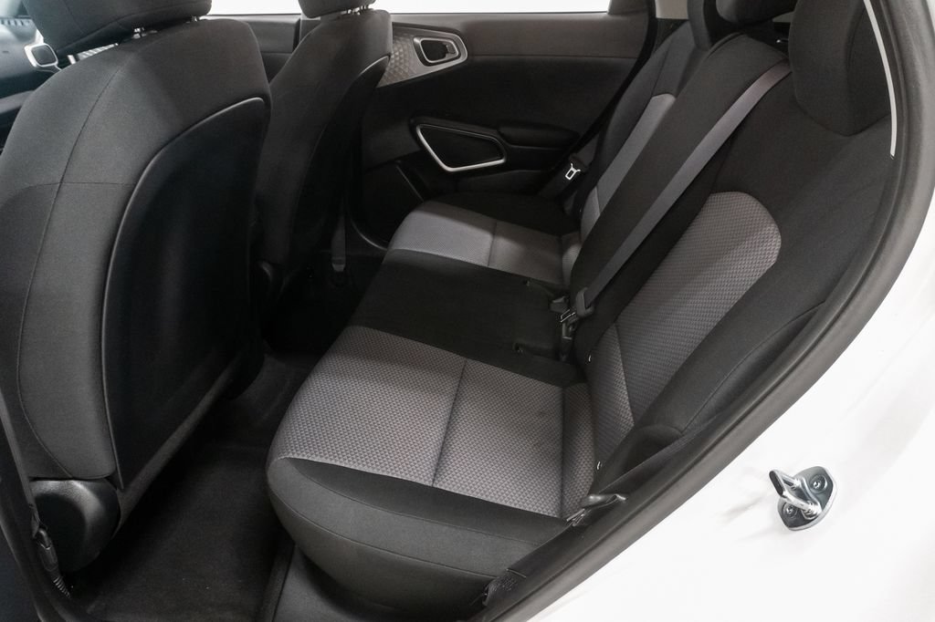 Used 2025 Kia Soul LX w/ LX Technology Package FWD image 23
