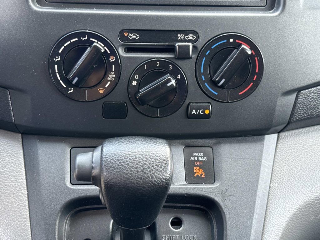 Used 2020 Nissan NV200 S FWD image 19